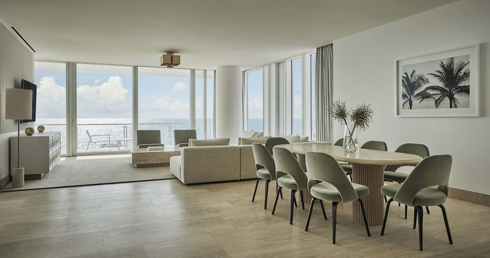 Four Seasons Hotel At The Surf Club 43/56