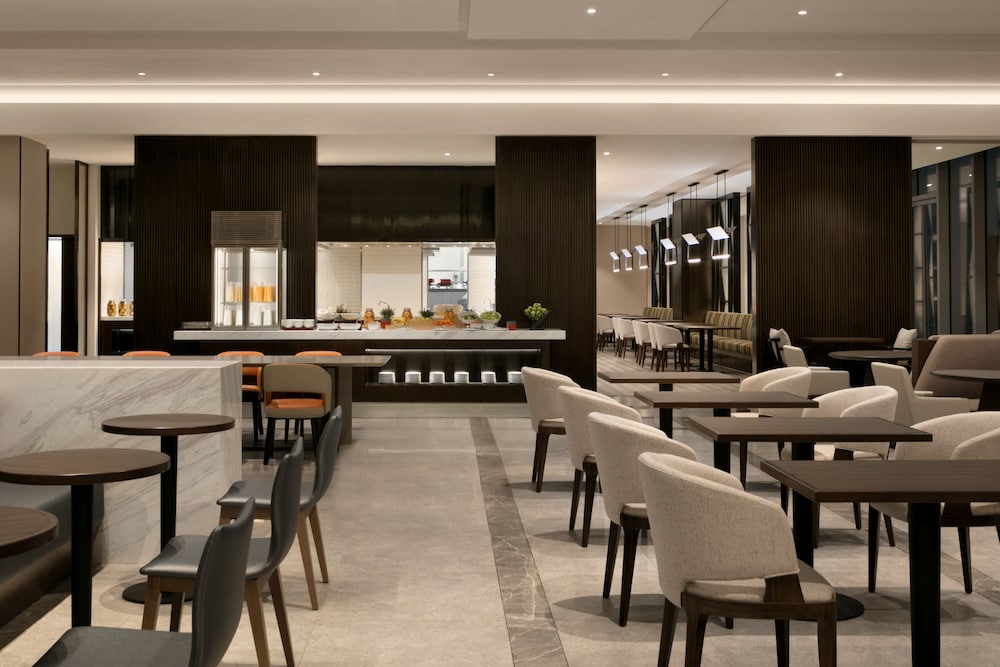 Hyatt Place Shanghai Tianshan Plaza 35/45