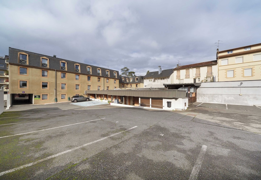 B&B HOTEL Lourdes Centre Gare 3 etoiles 43/48