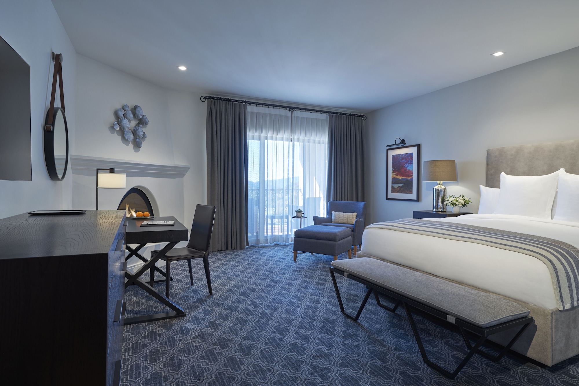 Shangri La, King Bed