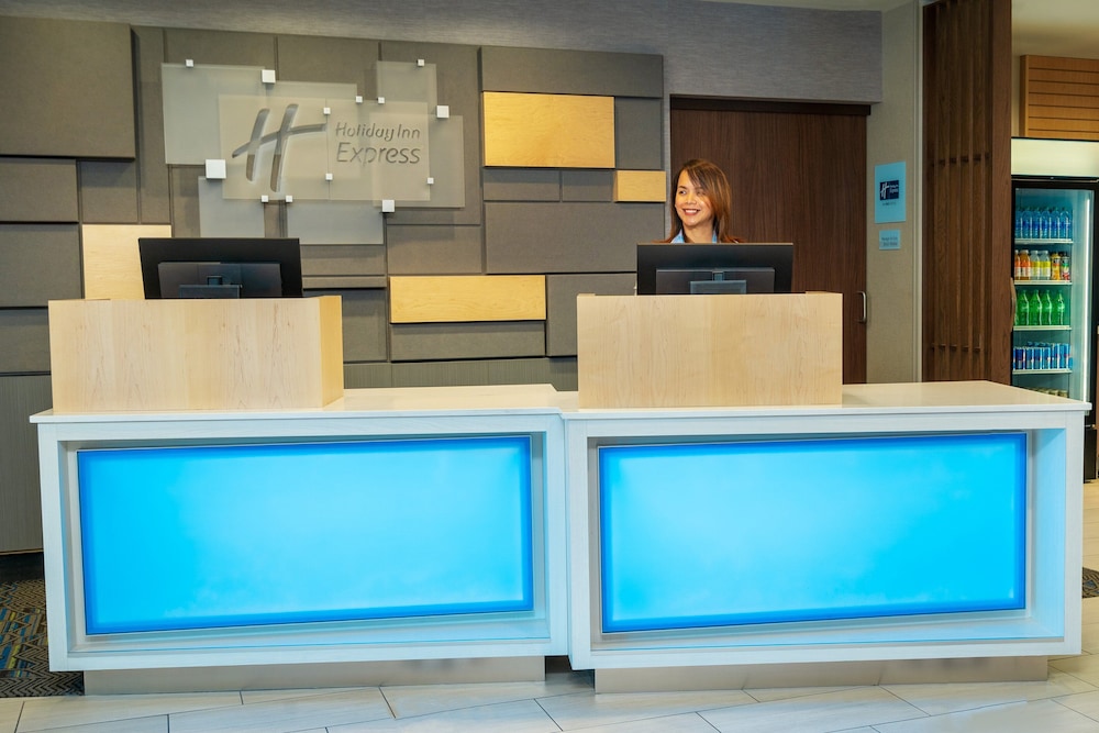 Holiday Inn Express And Suites Las Vegas E Tropicana 12/52