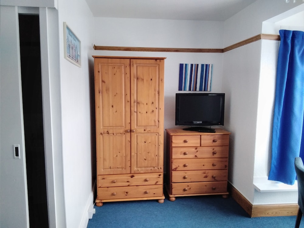 Whiteways Hotel 22/34