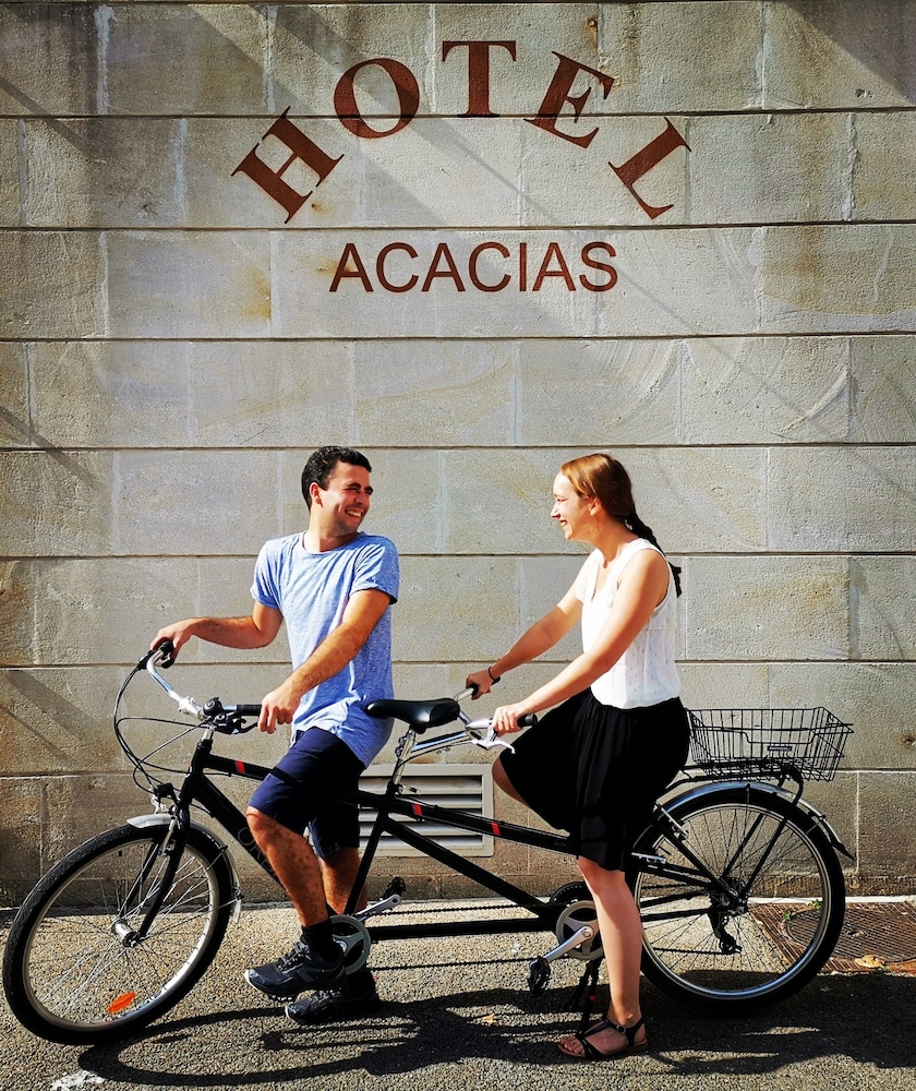 Brit Hotel Acacias 8/69