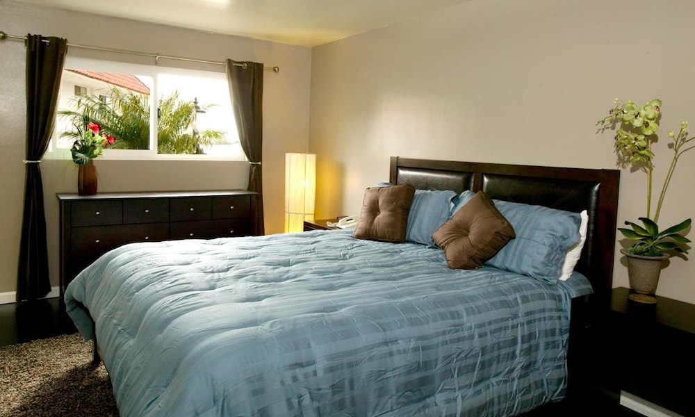 Oceanside Marina Suites 11/43