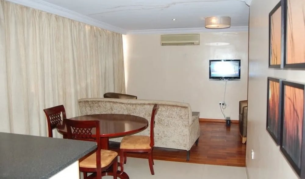 Golden Tulip Owu Crown Ibadan 32/45
