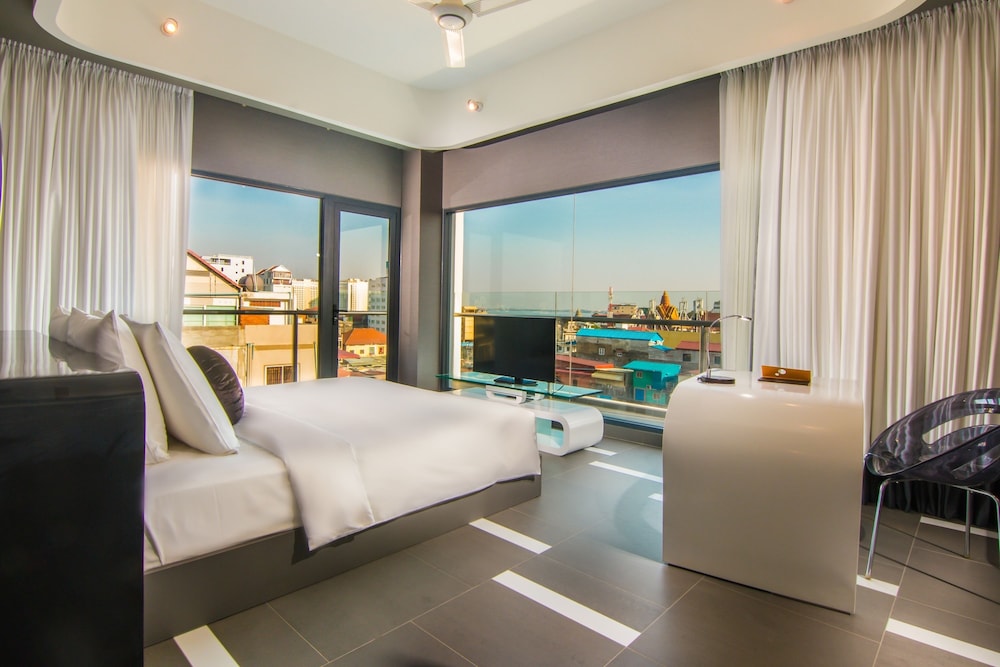 SUN & MOON, Urban Hotel 12/66