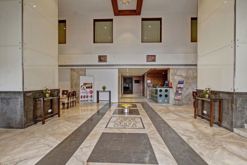 Oyo 8169 Hotel Salem Castle 3/32