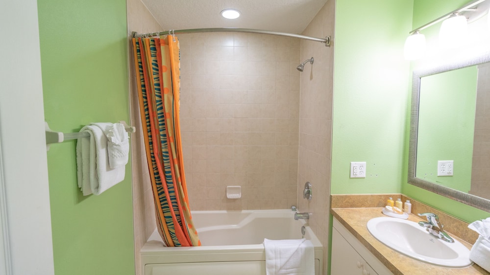 Barefoot Suites 66/69