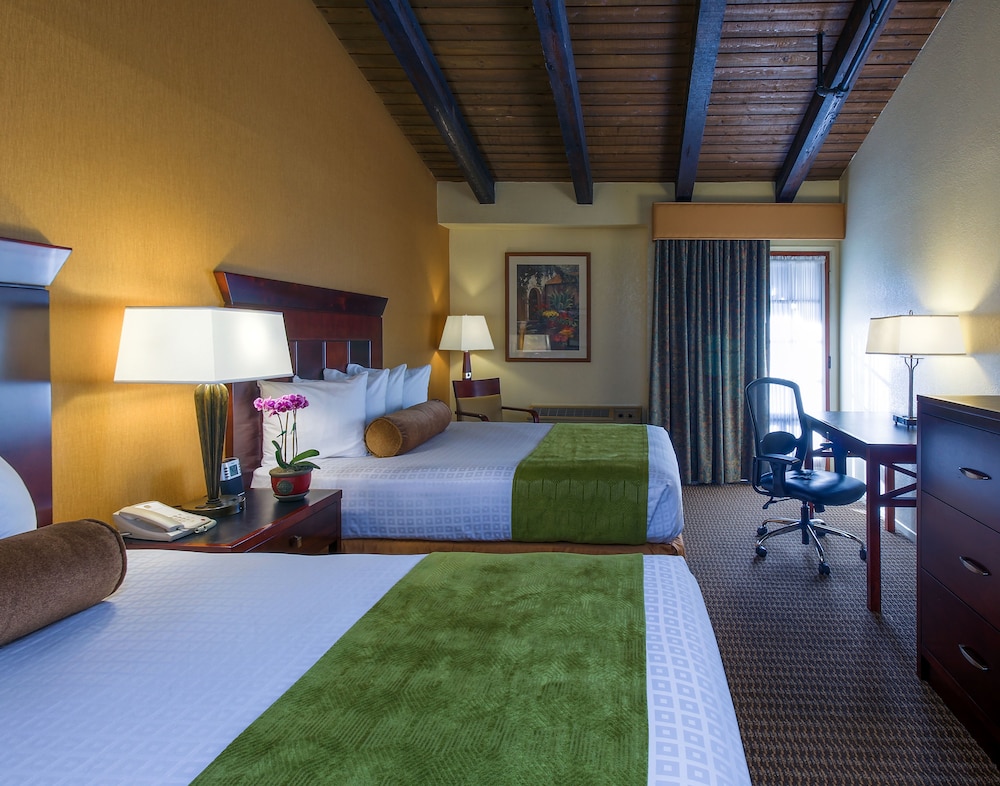 Best Western Plus Carpinteria Inn 18/42