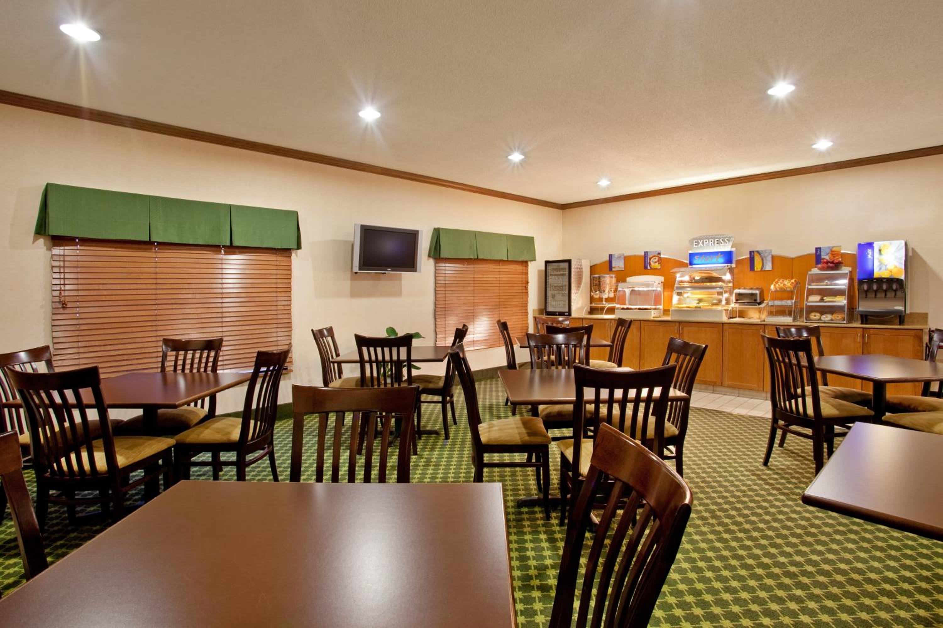 restaurant cafeteria