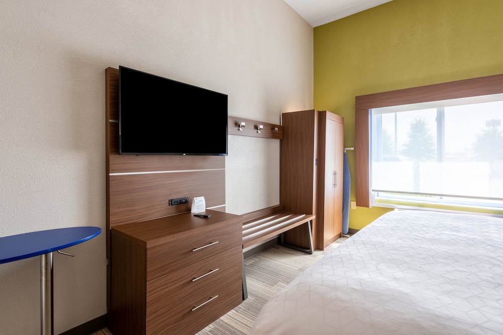 Holiday Inn Express Hotel And Suites Statesville 14/59