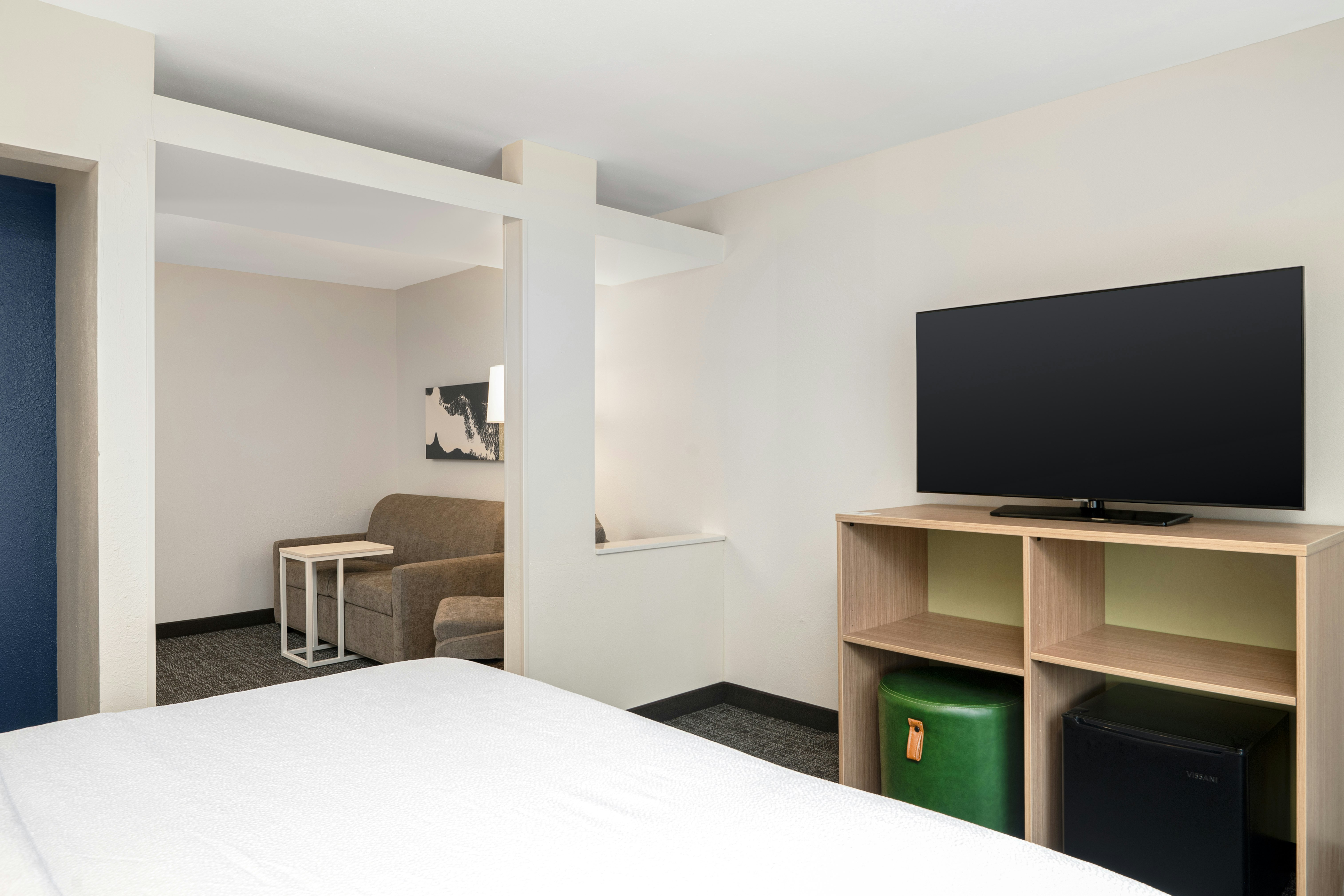 ROOM, KING BED, SOFA