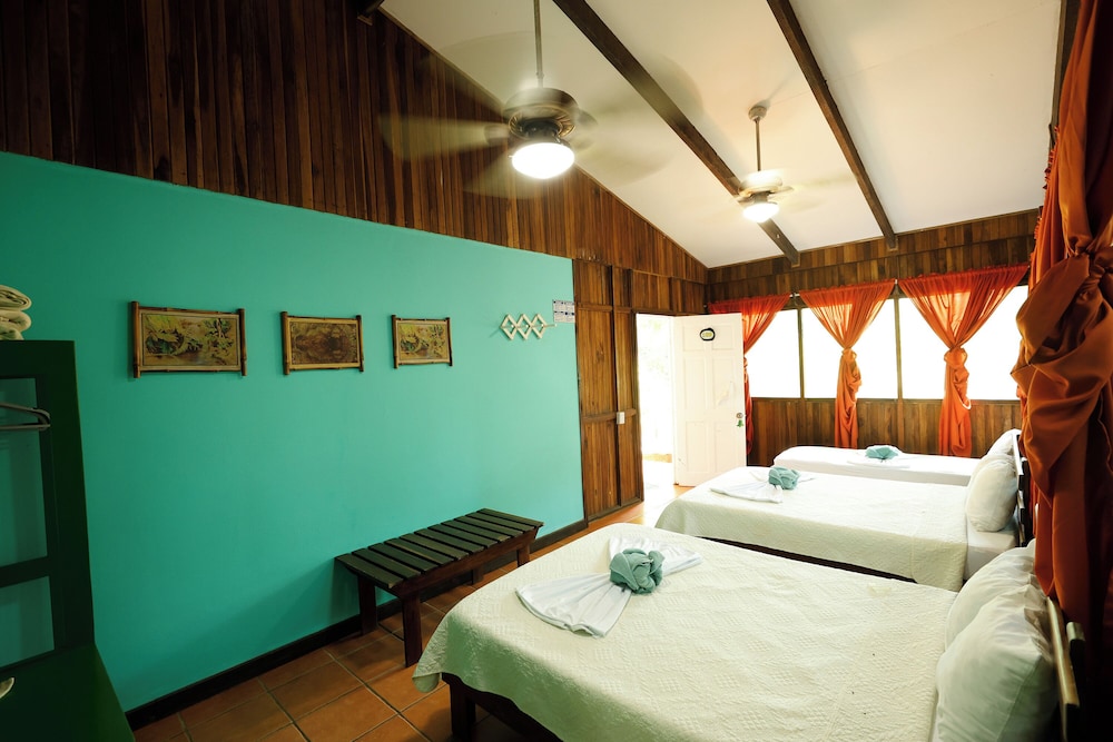 Turtle Beach Lodge 14/50