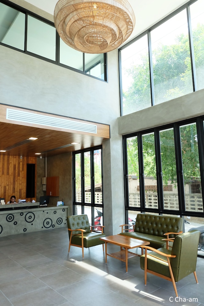 C Cha-Am Hotel 57/68