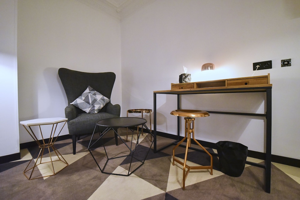 Madrigal Hotel Paris 8/47