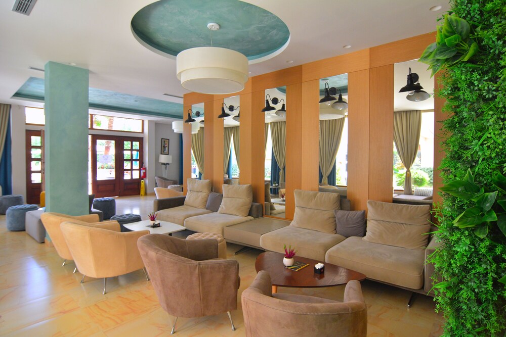 Sandy Beach Resort 47/74