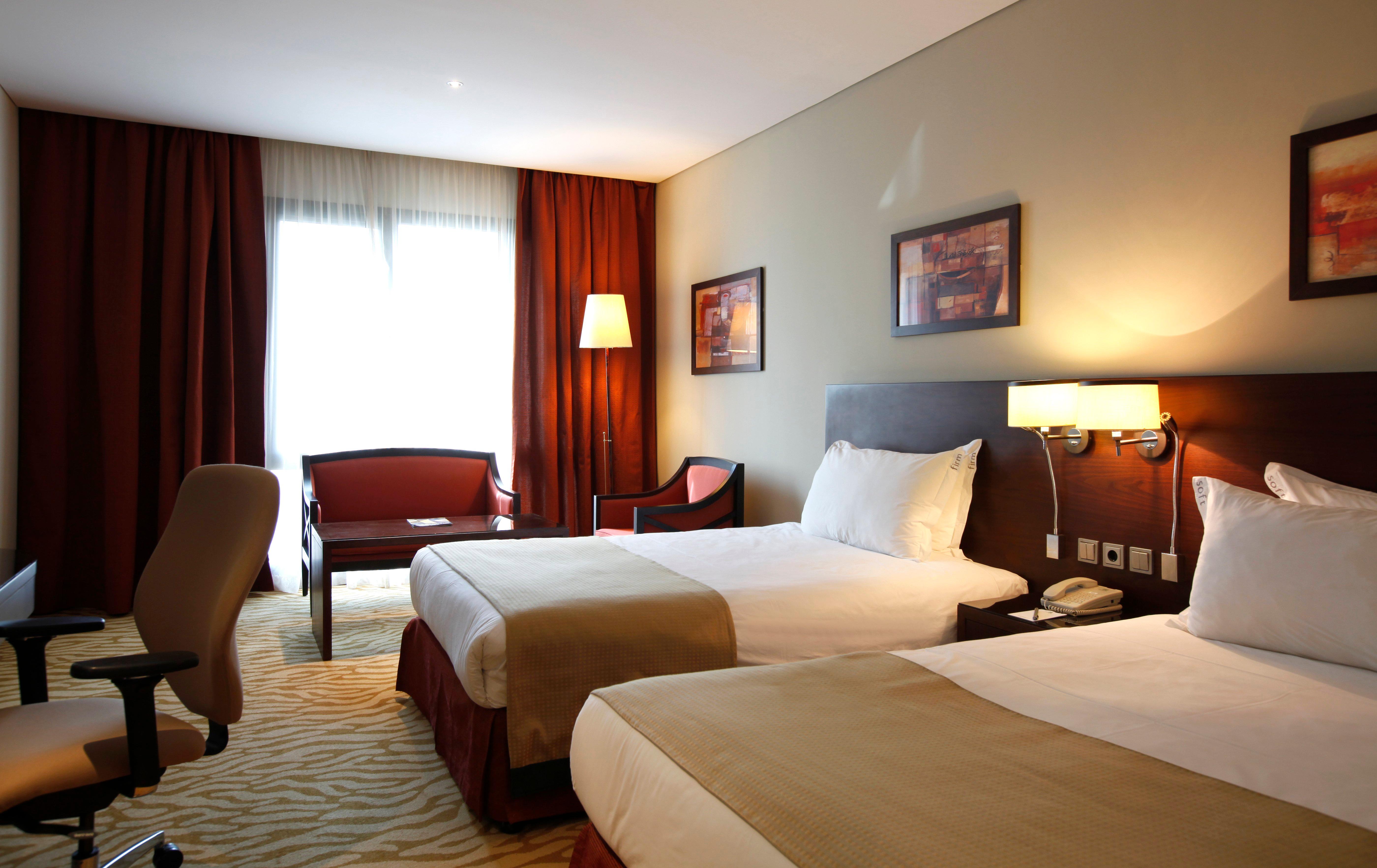 غرفة بسريرين منفصلين بإطلالة على المدينة، هوليداي إن - العليا(Holiday Inn Olaya) 1/3