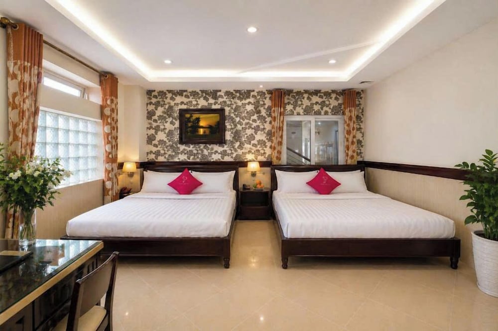 Hoang Thanh Thuy Hotel 2 18/50