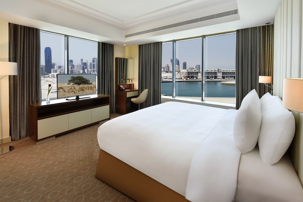 Ambassador, Suite, King Bed