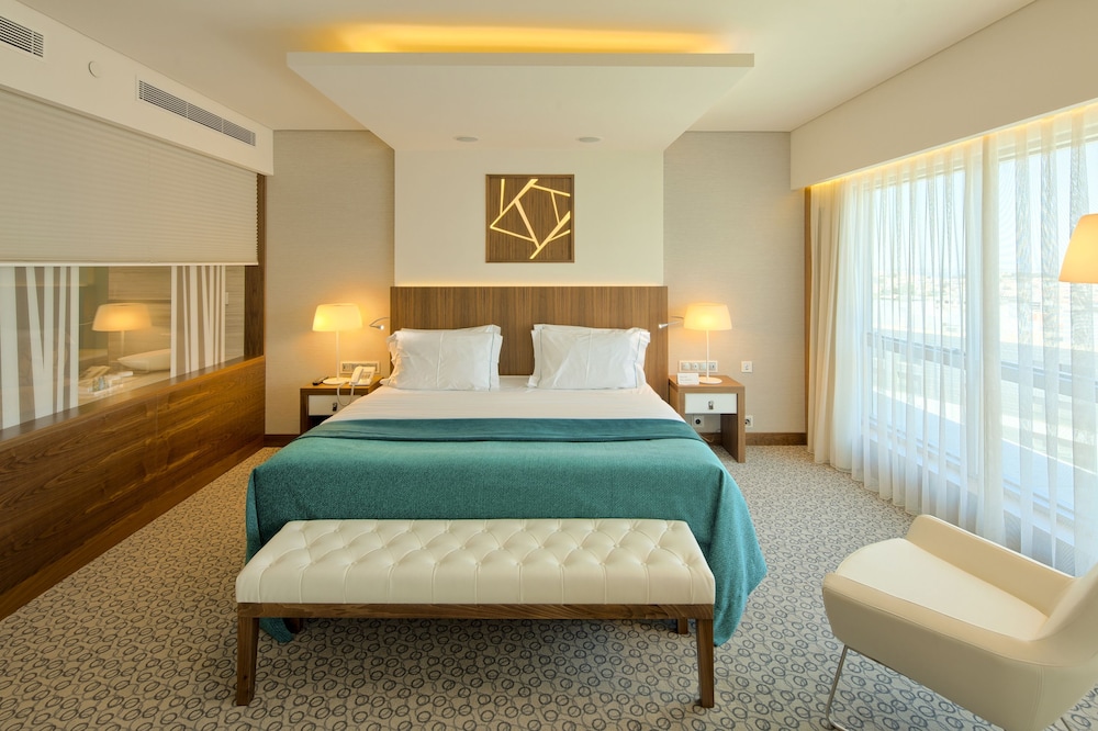 DELUXE, SUITE