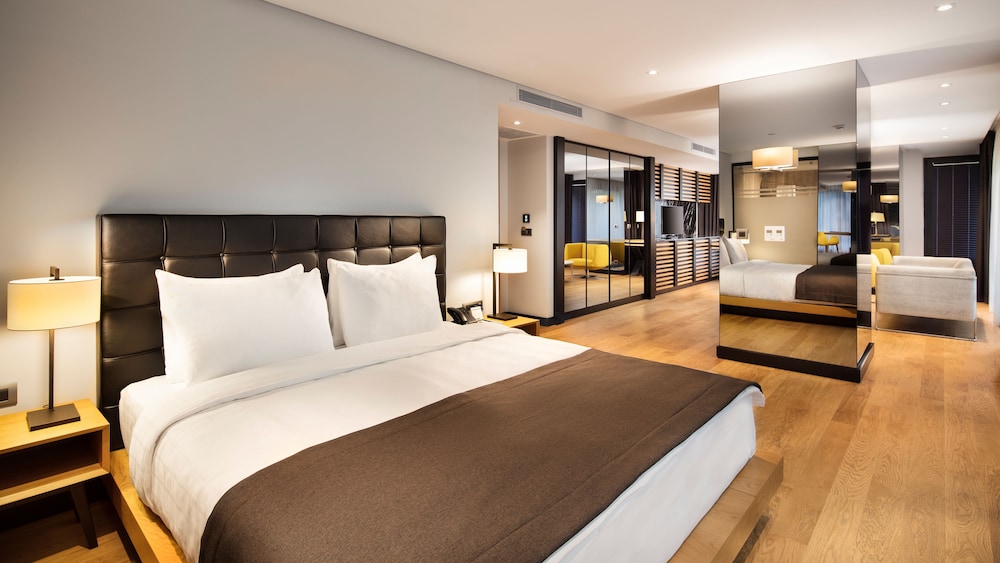 METROPOLITAN HOTELS BOSPHORUS 11/75