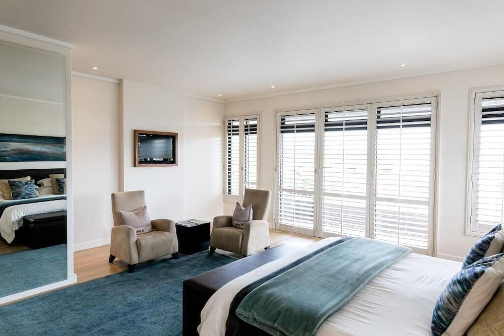 Selkirk House 7/50