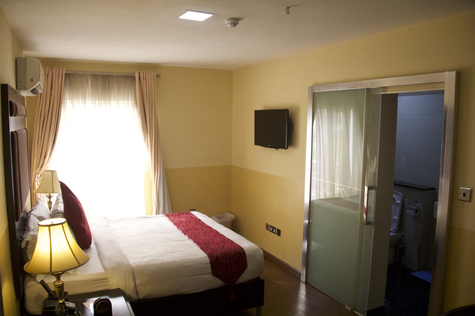 Gold, Suite, Queen Bed