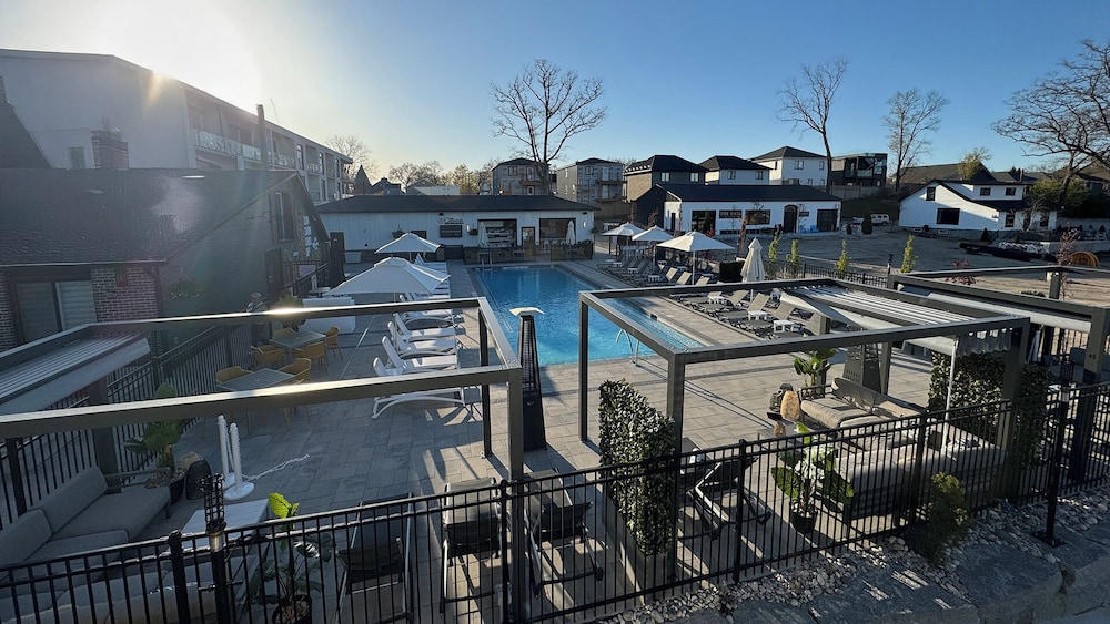 Colonial Hotel & Suites 25/42