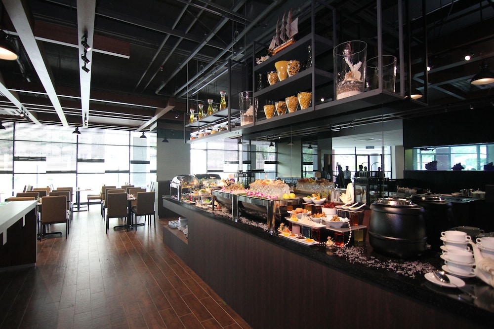Nexus Regency Suites & Hotel 56/69