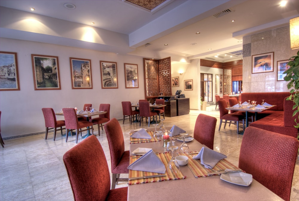 restaurant cafeteria