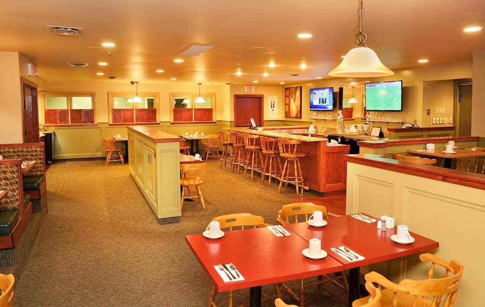 Slemon Park Hotel & Conference Centre 18/35