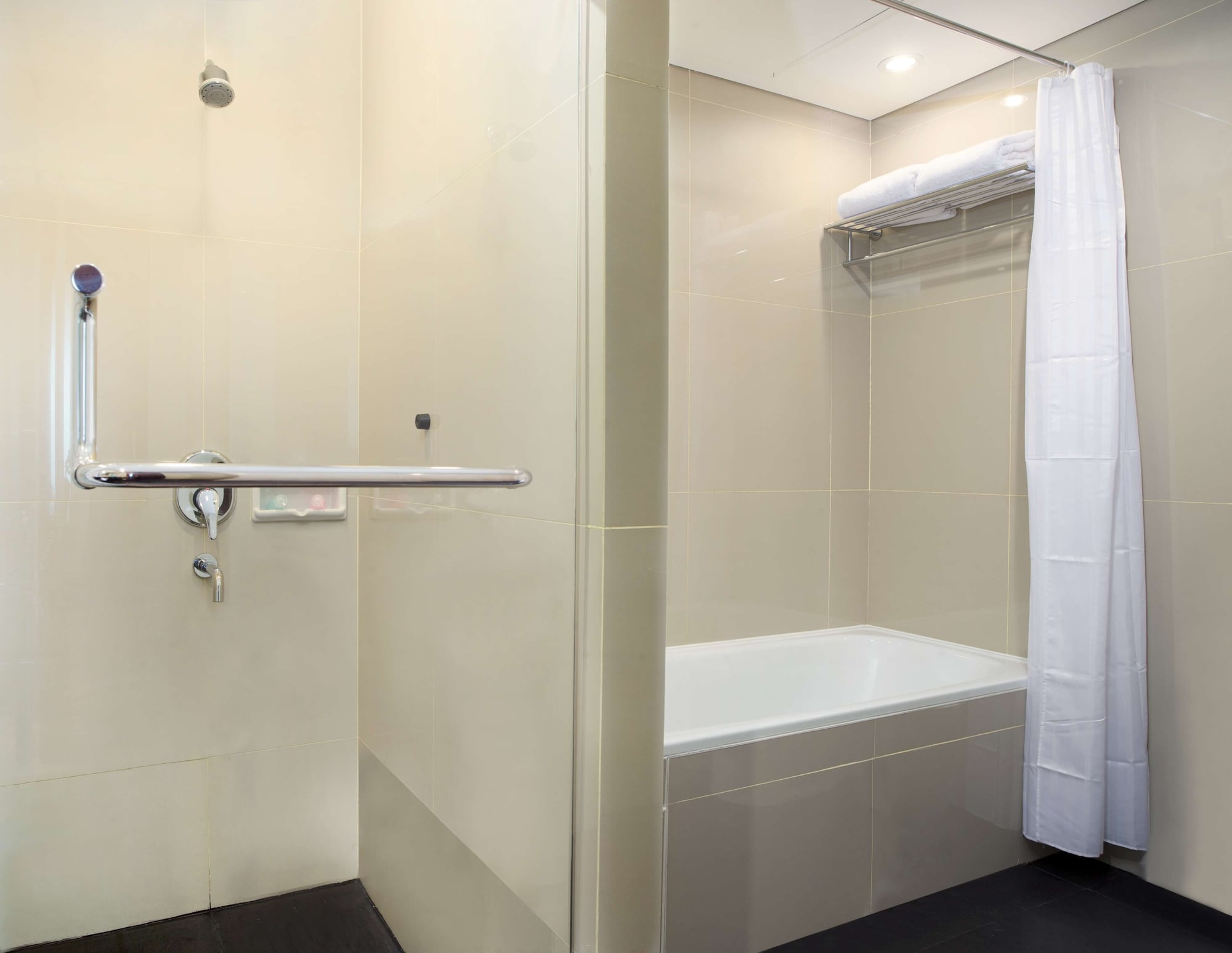 جناح بريميير بسرير كينج وسريرين منفصلين بإطلالة على المدينة، Best Western Premier La Grande Hotel 4/5