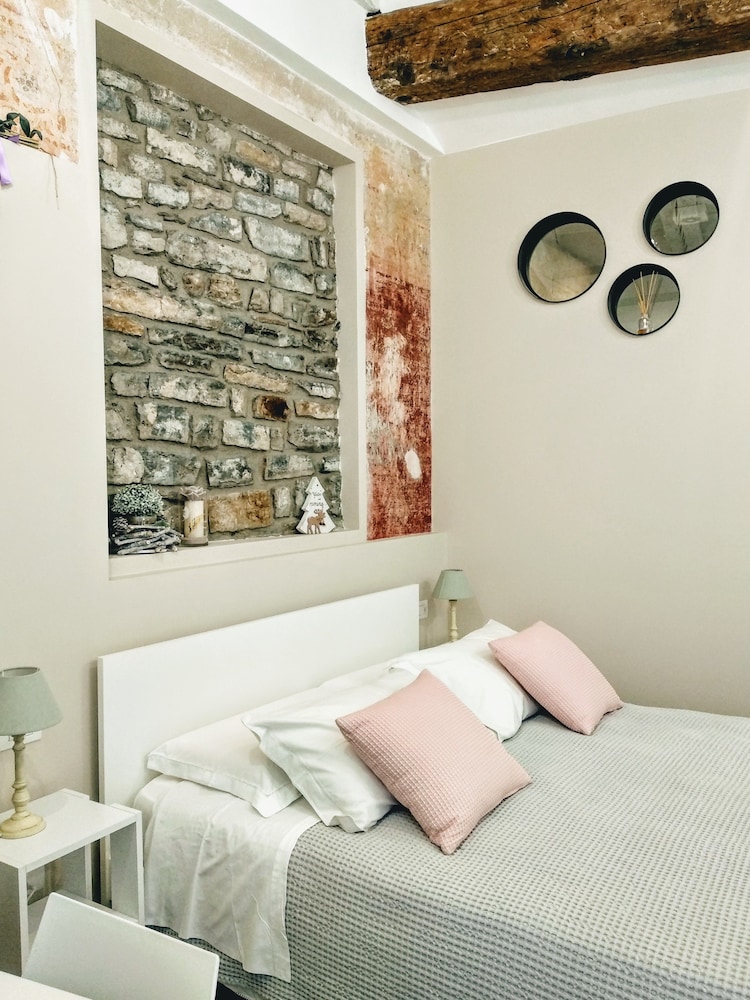 Rumi Rooms 30/34