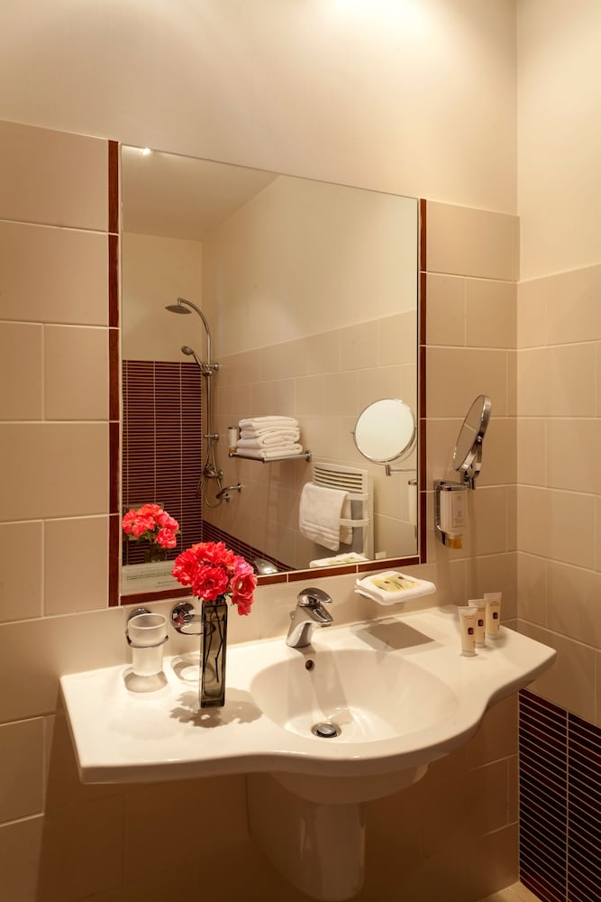 Qualys Hotel Auberge Du Manet 25/64