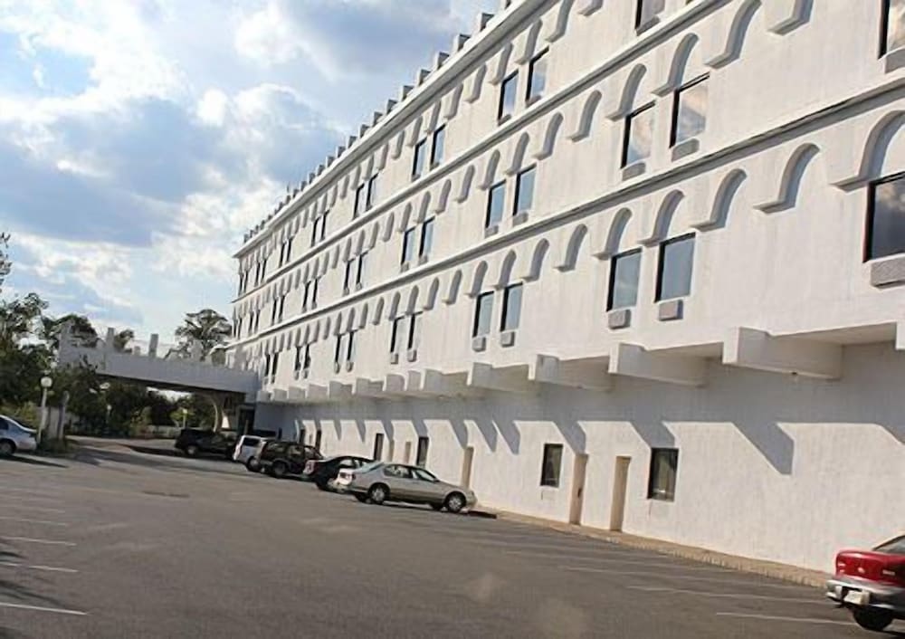Raritan Hotel 31/34
