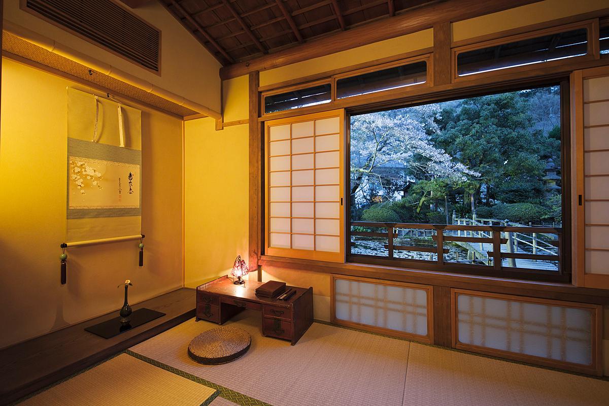 Japanese, Shared Bathroom, Small