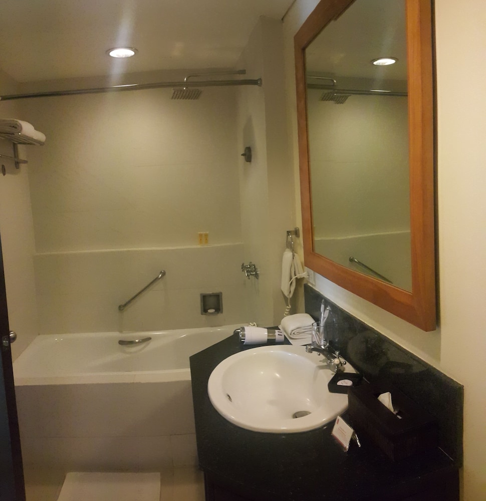 PonteFino Hotel & Residences 50/55
