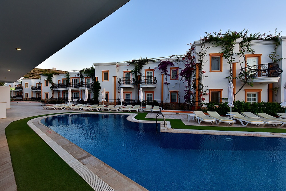 Tropicana Beach Apartments 23/38