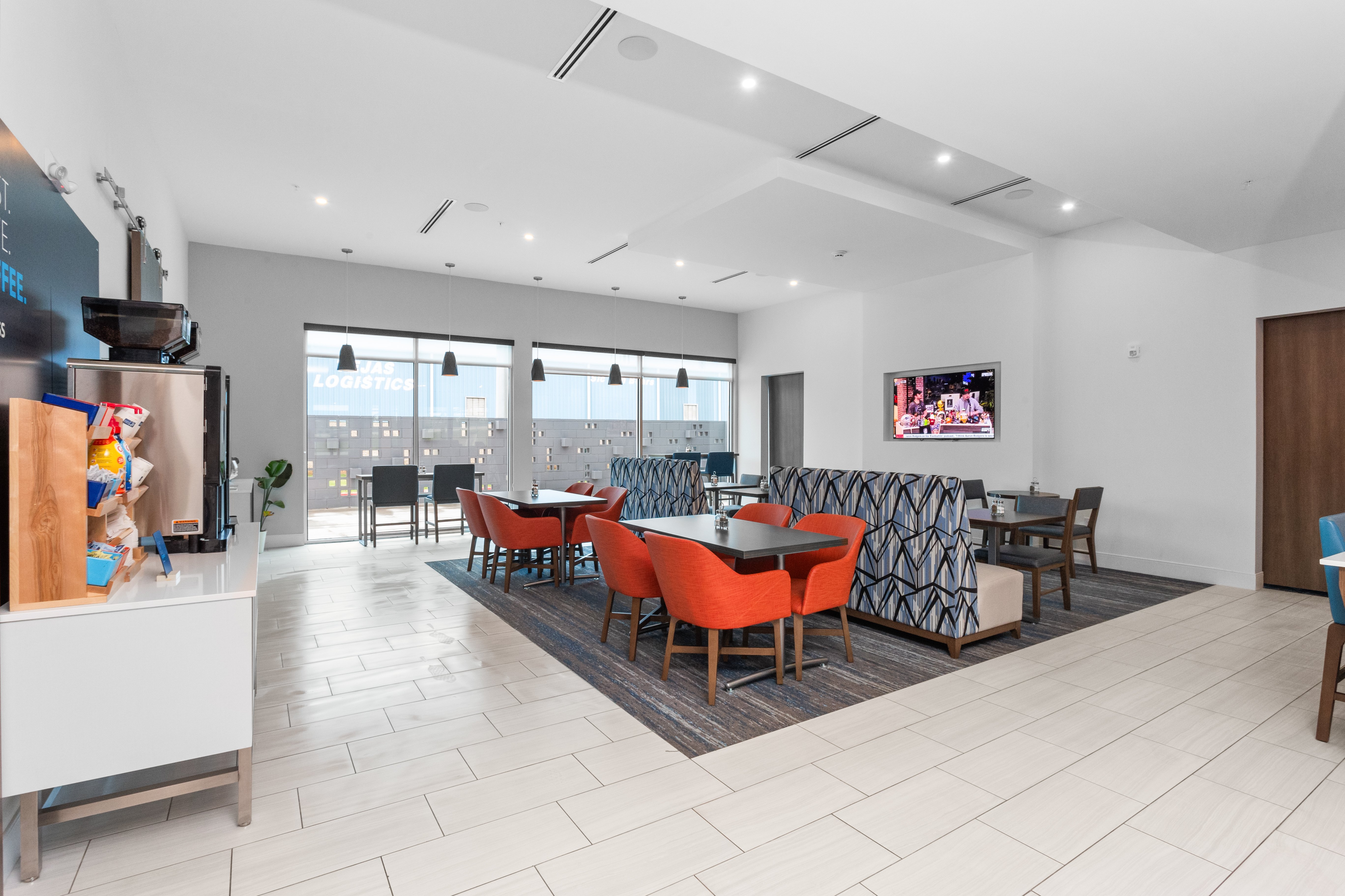 Holiday Inn Express and Suites Waco Downtown by IHG 30/40