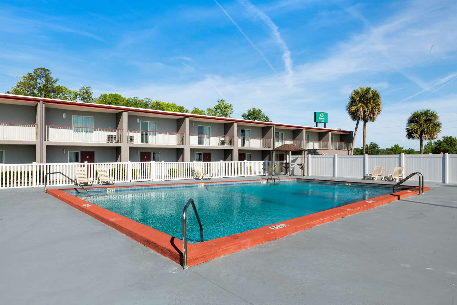 Quality Suites Wildwood The Villages 1/17