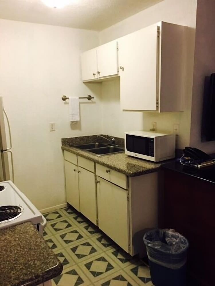 Ranch House Inn and Suites 27/28