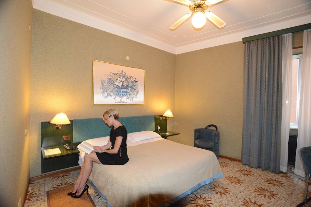 HOTEL GALLES 8/31