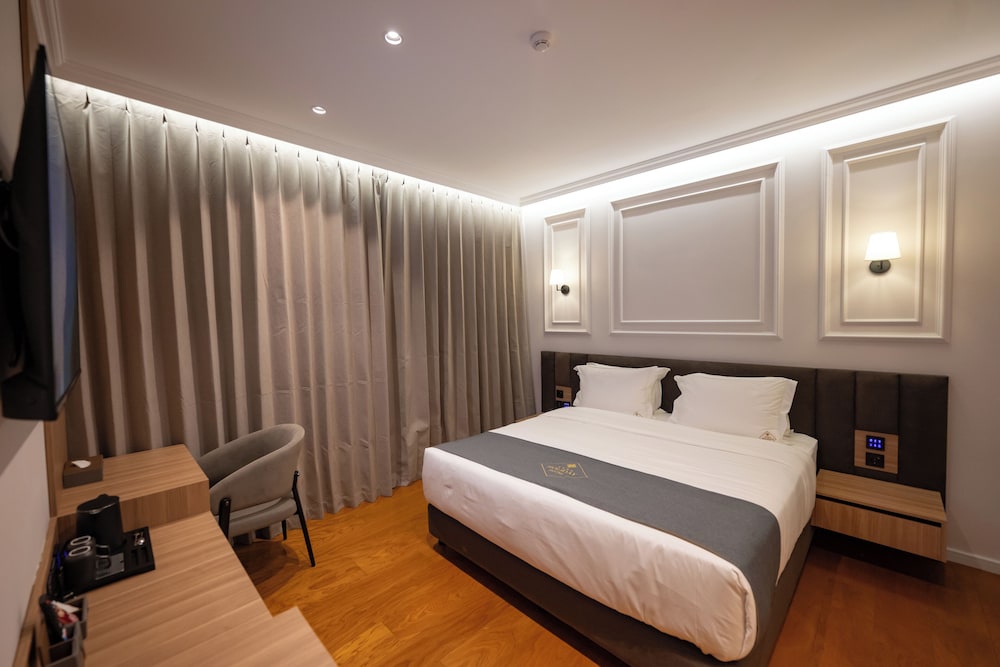 Airport Holiday Hotel 22/50