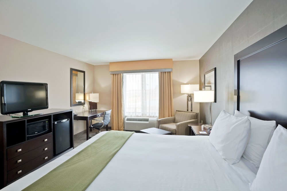 Holiday Inn Express Hotel and Suites Hays 12/53