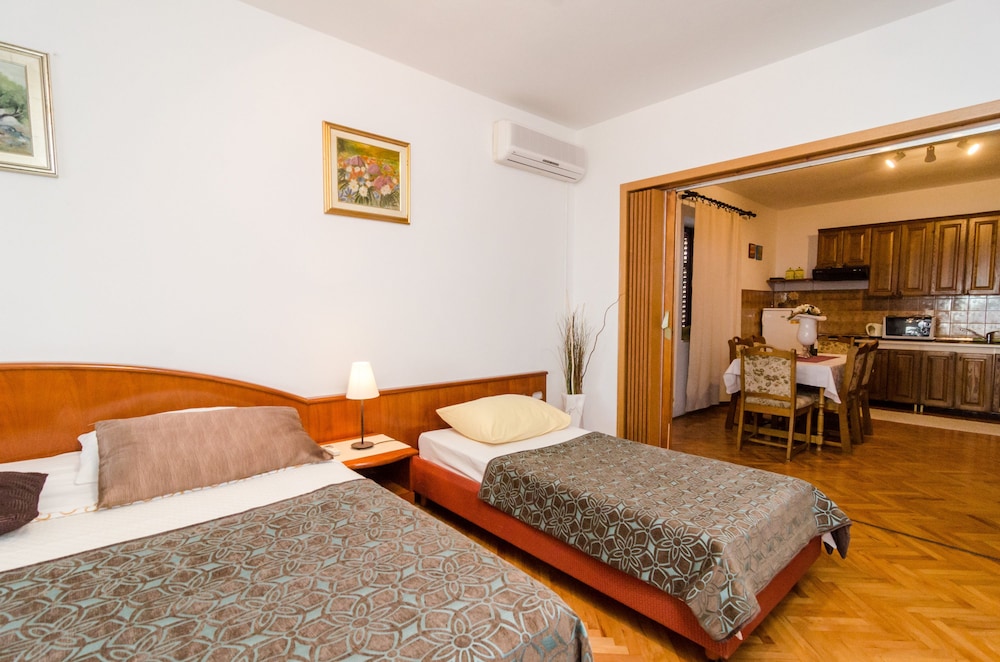 APARTMENTS SANDITO 10/50