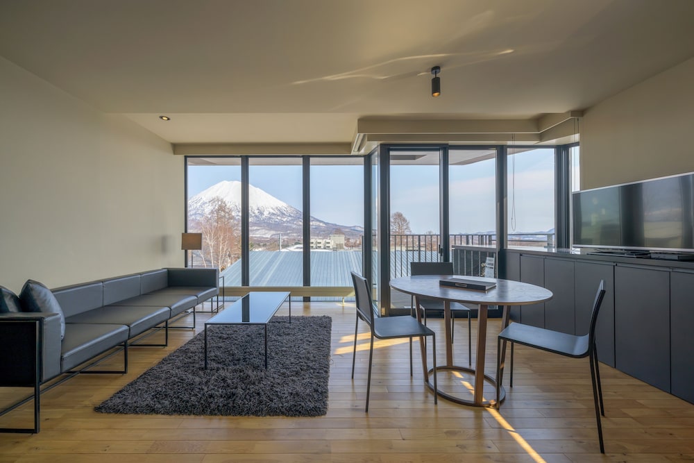 Muse Niseko 32/50