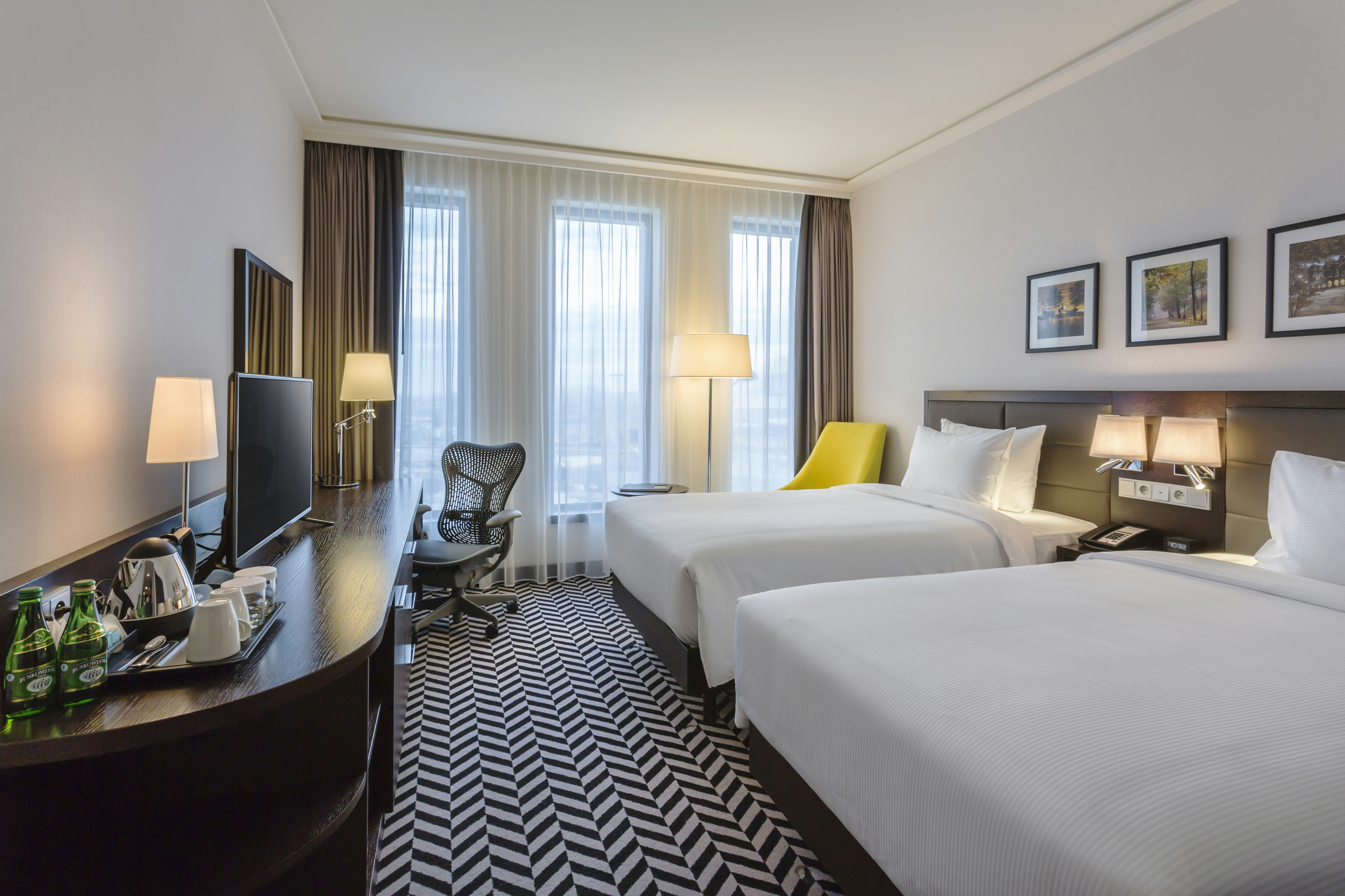 ROOM, TWIN BEDS