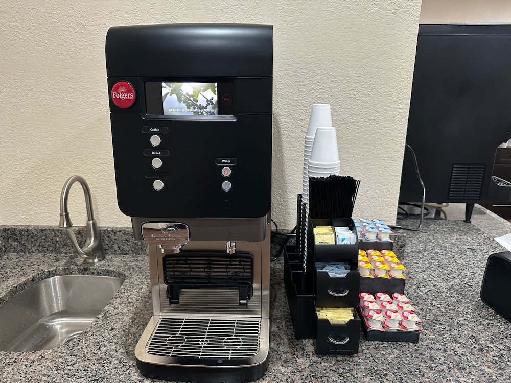 Econo Lodge Inn & Suites Monee 46/59