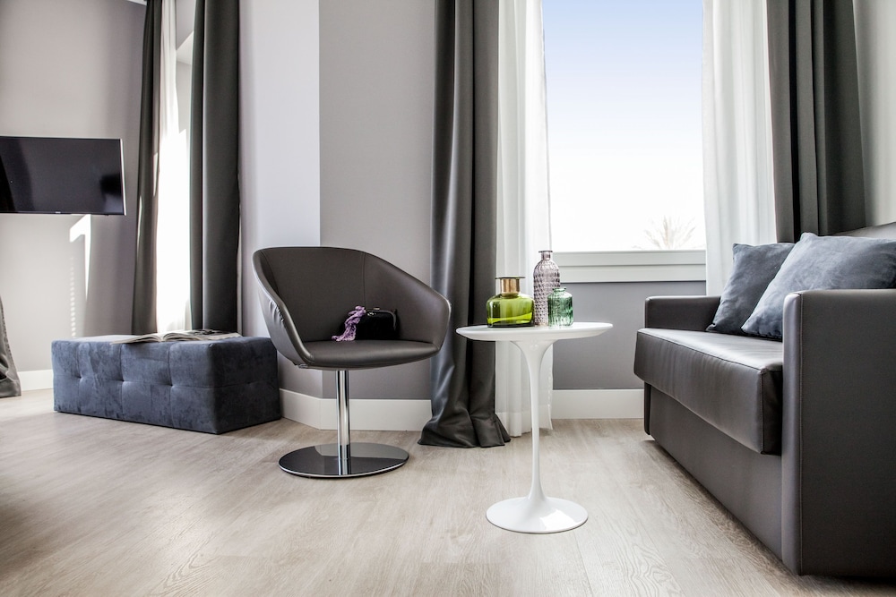 Sanremo Luxury Suites 25/50