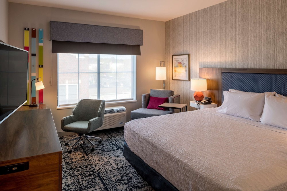 Hampton Inn Suites Huntington Downtown Ny 13/26